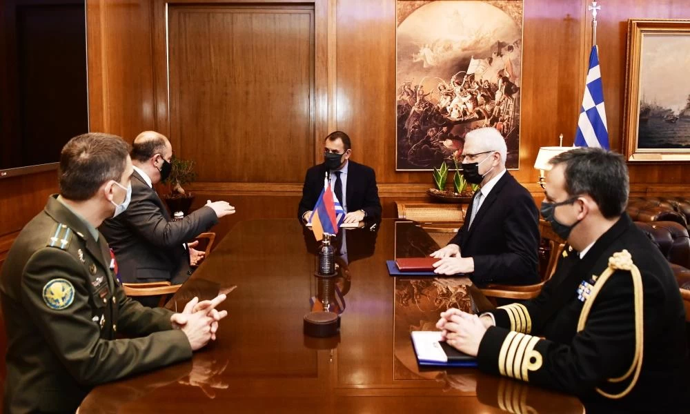 Παναγιωτόπουλος και Στεφανής συζήτησαν με τον Πρέσβη της Αρμενίας την ενίσχυση της αμυντικής συνεργασίας